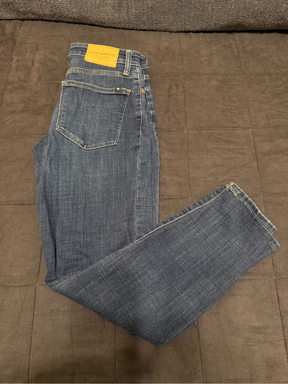 Lucky Brand Women’s Dark Wash Slim Straight Jeans read descrip